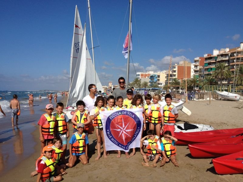 L'escola de vela a tot vent! 1 Alumnes i monitors