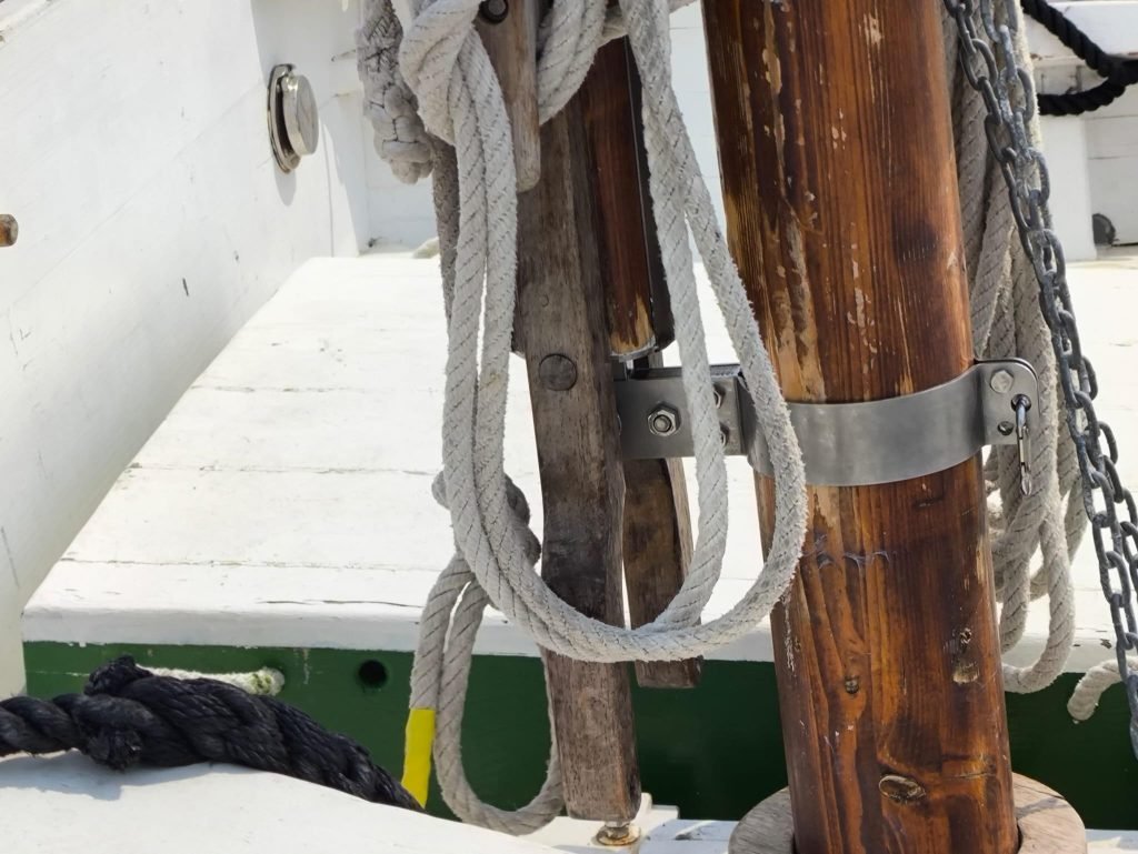 Ancoratge del botafora i col·locació del molinet